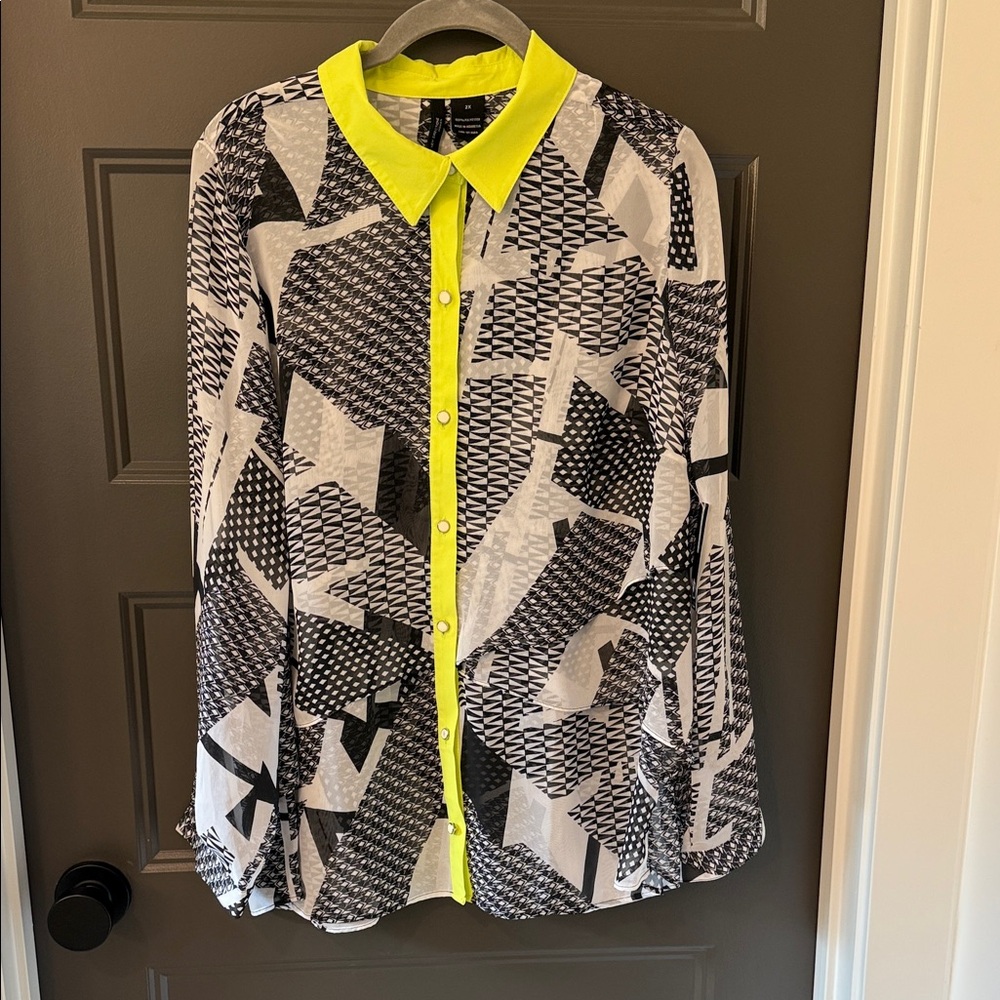 New Directions Geometric Button Down Shirt with Neon Yellow Accents Women’s 2X